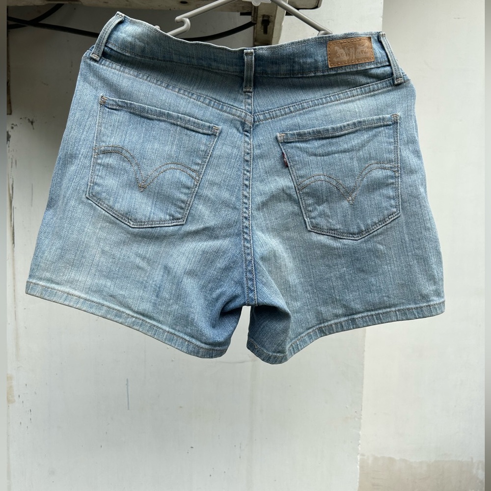 Levi’s denim shirt. NWOT. Size 4 - Picture 2 of 11